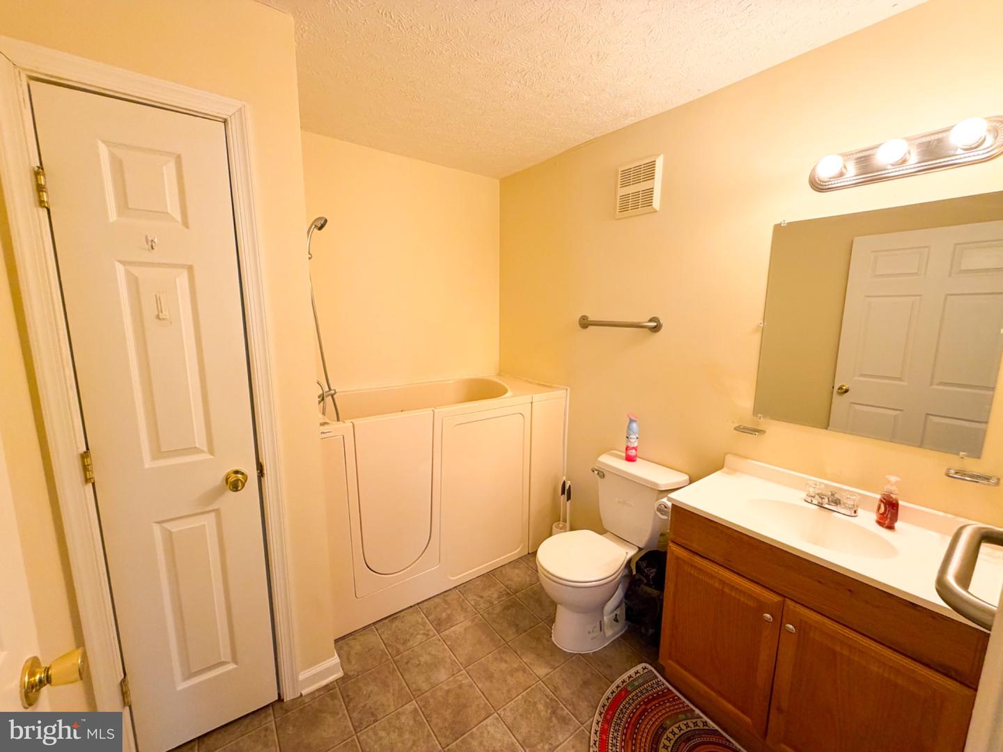 1292 OX RD #F-9, WOODSTOCK, Virginia 22664, 2 Bedrooms Bedrooms, 7 Rooms Rooms,2 BathroomsBathrooms,Residential,For sale,1292 OX RD #F-9,VASH2013452 MLS # VASH2013452