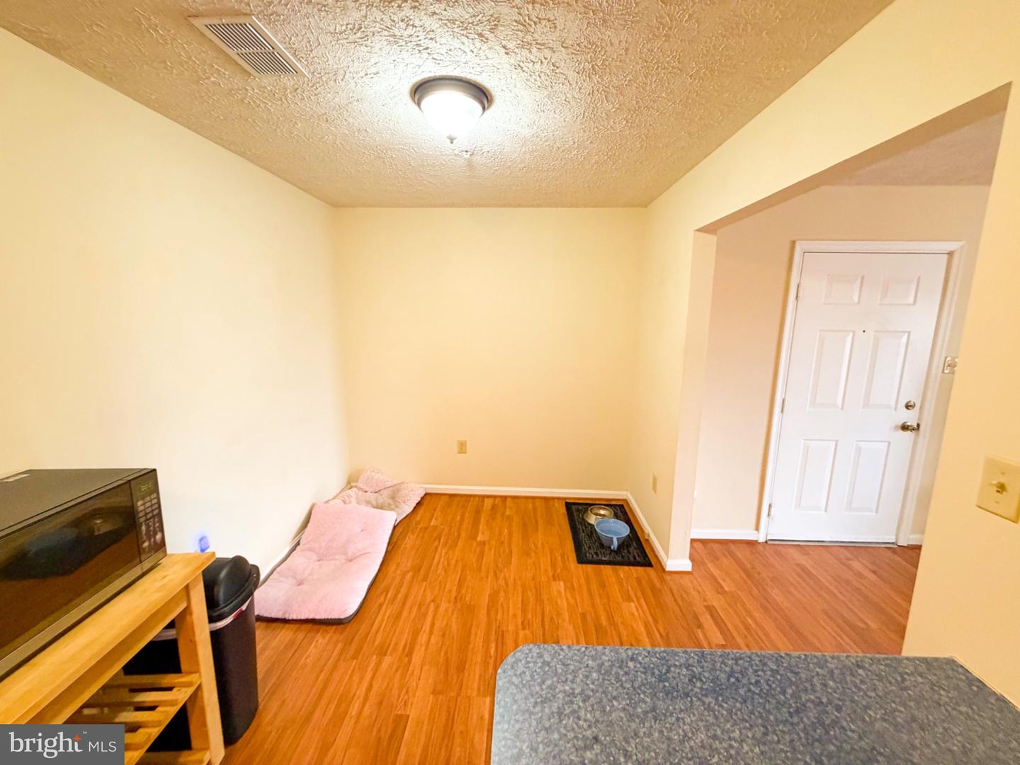 1292 OX RD #F-9, WOODSTOCK, Virginia 22664, 2 Bedrooms Bedrooms, 7 Rooms Rooms,2 BathroomsBathrooms,Residential,For sale,1292 OX RD #F-9,VASH2013452 MLS # VASH2013452