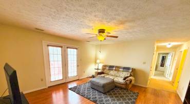 1292 OX RD #F-9, WOODSTOCK, Virginia 22664, 2 Bedrooms Bedrooms, 7 Rooms Rooms,2 BathroomsBathrooms,Residential,For sale,1292 OX RD #F-9,VASH2013452 MLS # VASH2013452