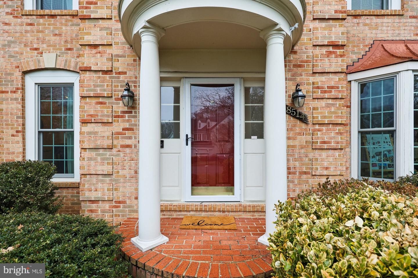 8514 OAK CHASE CIR, FAIRFAX STATION, Virginia 22039, 6 Bedrooms Bedrooms, ,4 BathroomsBathrooms,Residential,For sale,8514 OAK CHASE CIR,VAFX2287482 MLS # VAFX2287482