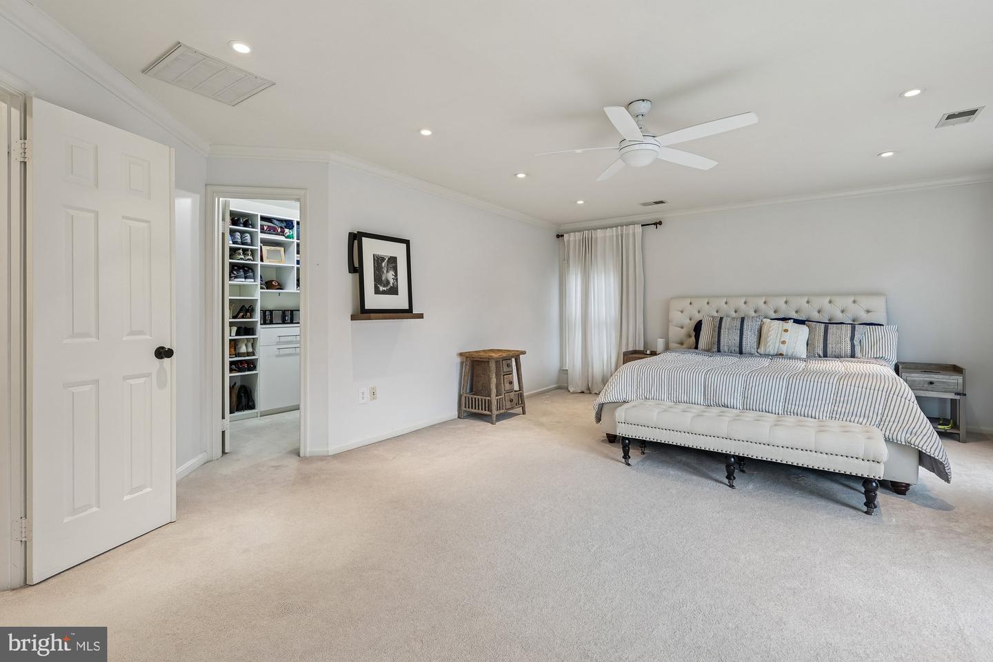 8514 OAK CHASE CIR, FAIRFAX STATION, Virginia 22039, 6 Bedrooms Bedrooms, ,4 BathroomsBathrooms,Residential,For sale,8514 OAK CHASE CIR,VAFX2287482 MLS # VAFX2287482