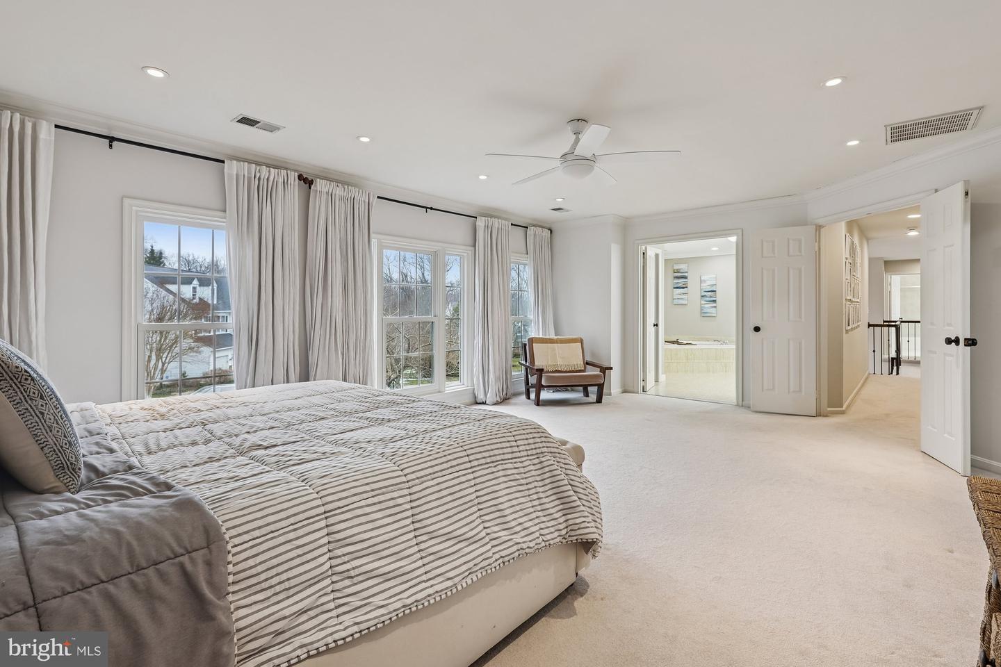 8514 OAK CHASE CIR, FAIRFAX STATION, Virginia 22039, 6 Bedrooms Bedrooms, ,4 BathroomsBathrooms,Residential,For sale,8514 OAK CHASE CIR,VAFX2287482 MLS # VAFX2287482