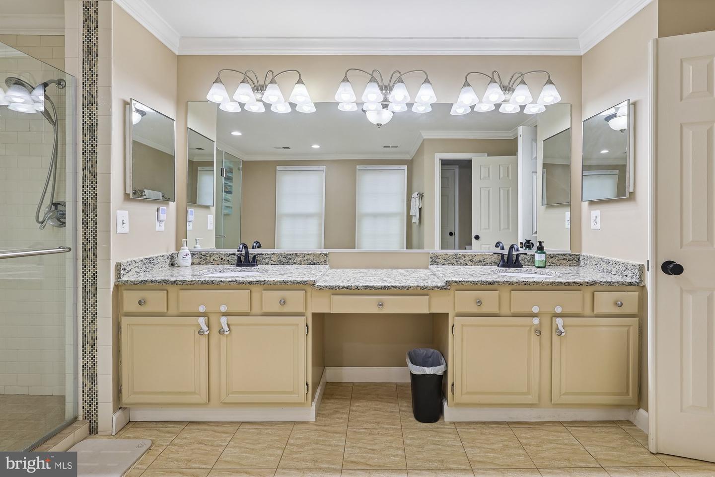 8514 OAK CHASE CIR, FAIRFAX STATION, Virginia 22039, 6 Bedrooms Bedrooms, ,4 BathroomsBathrooms,Residential,For sale,8514 OAK CHASE CIR,VAFX2287482 MLS # VAFX2287482