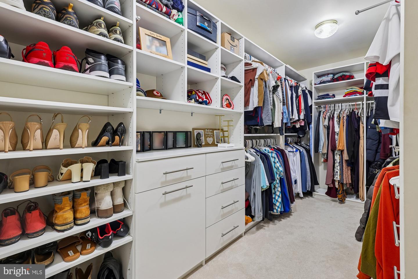 8514 OAK CHASE CIR, FAIRFAX STATION, Virginia 22039, 6 Bedrooms Bedrooms, ,4 BathroomsBathrooms,Residential,For sale,8514 OAK CHASE CIR,VAFX2287482 MLS # VAFX2287482