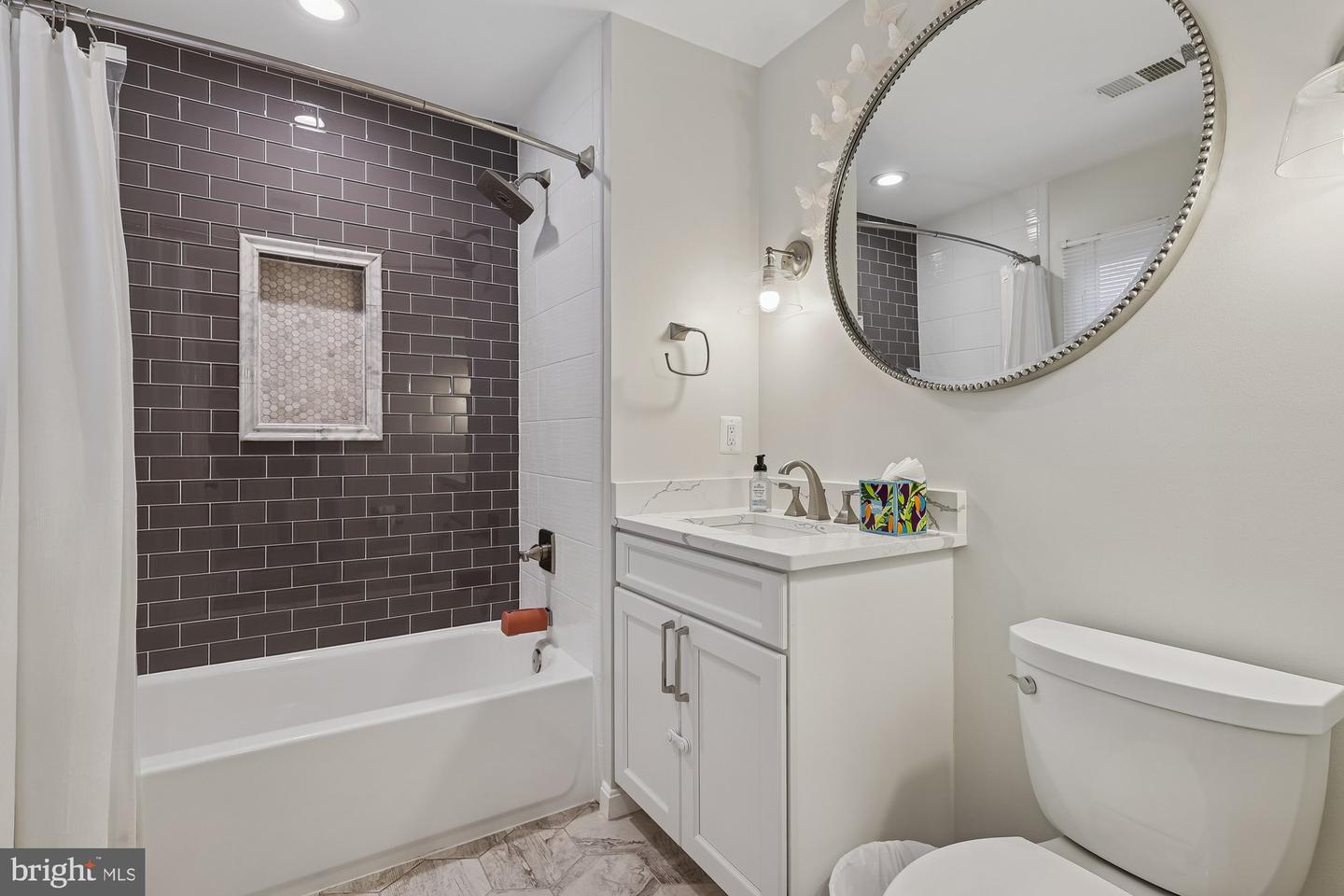 8514 OAK CHASE CIR, FAIRFAX STATION, Virginia 22039, 6 Bedrooms Bedrooms, ,4 BathroomsBathrooms,Residential,For sale,8514 OAK CHASE CIR,VAFX2287482 MLS # VAFX2287482