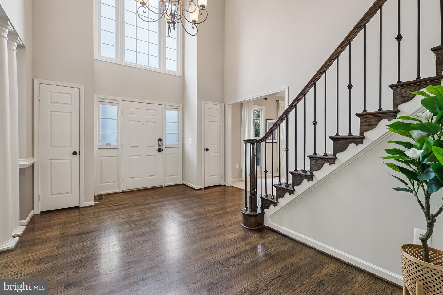 8514 OAK CHASE CIR, FAIRFAX STATION, Virginia 22039, 6 Bedrooms Bedrooms, ,4 BathroomsBathrooms,Residential,For sale,8514 OAK CHASE CIR,VAFX2287482 MLS # VAFX2287482