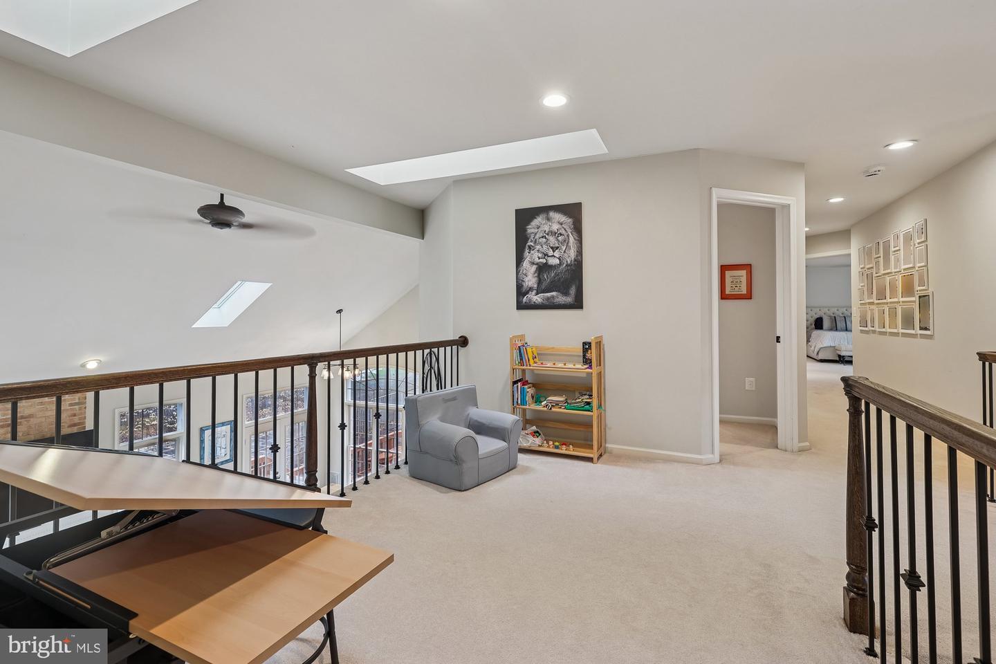 8514 OAK CHASE CIR, FAIRFAX STATION, Virginia 22039, 6 Bedrooms Bedrooms, ,4 BathroomsBathrooms,Residential,For sale,8514 OAK CHASE CIR,VAFX2287482 MLS # VAFX2287482