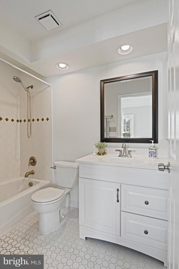 44025 ABERDEEN TER, ASHBURN, Virginia 20147, 3 Bedrooms Bedrooms, ,2 BathroomsBathrooms,Residential,For sale,44025 ABERDEEN TER,VALO2114636 MLS # VALO2114636