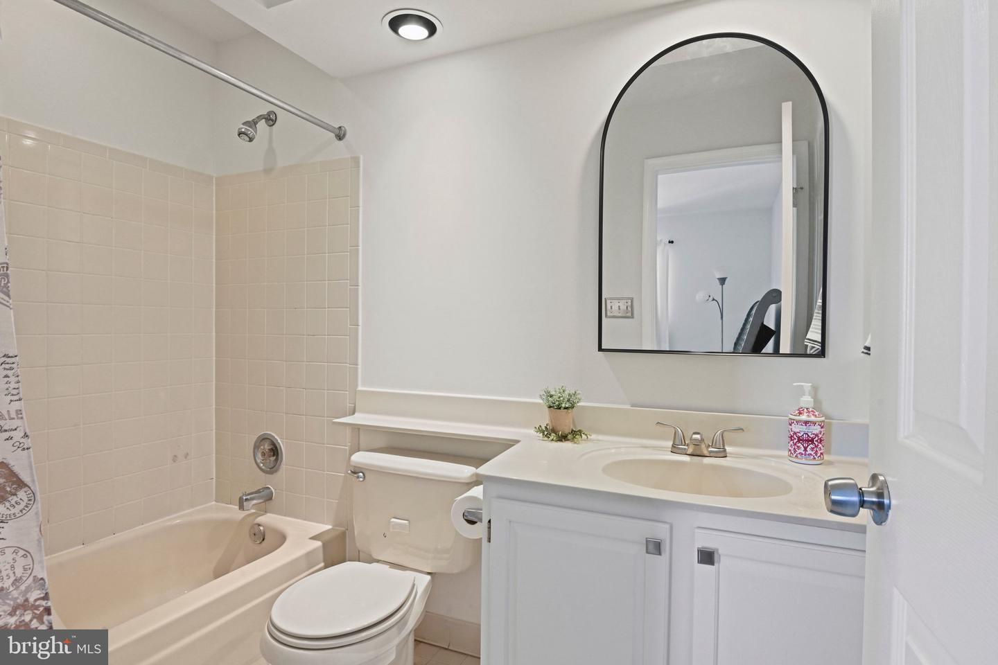 44025 ABERDEEN TER, ASHBURN, Virginia 20147, 3 Bedrooms Bedrooms, ,2 BathroomsBathrooms,Residential,For sale,44025 ABERDEEN TER,VALO2114636 MLS # VALO2114636