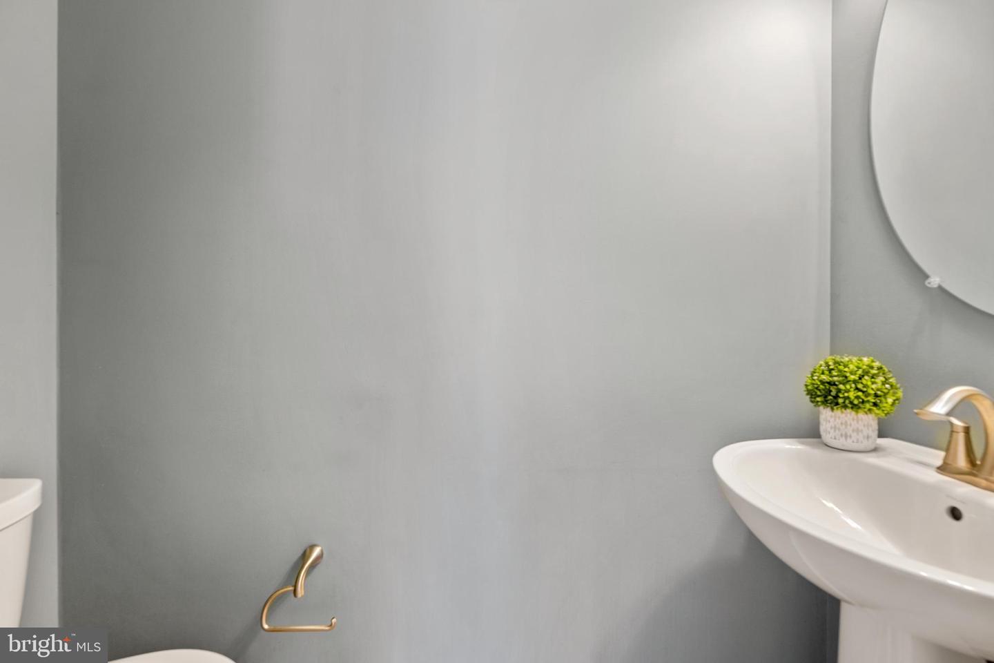 25236 ORCHARD VIEW TER, CHANTILLY, Virginia 20152, 3 Bedrooms Bedrooms, ,2 BathroomsBathrooms,Residential,For sale,25236 ORCHARD VIEW TER,VALO2114684 MLS # VALO2114684