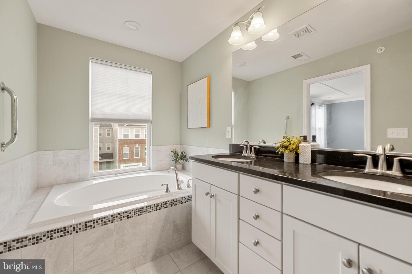 25236 ORCHARD VIEW TER, CHANTILLY, Virginia 20152, 3 Bedrooms Bedrooms, ,2 BathroomsBathrooms,Residential,For sale,25236 ORCHARD VIEW TER,VALO2114684 MLS # VALO2114684