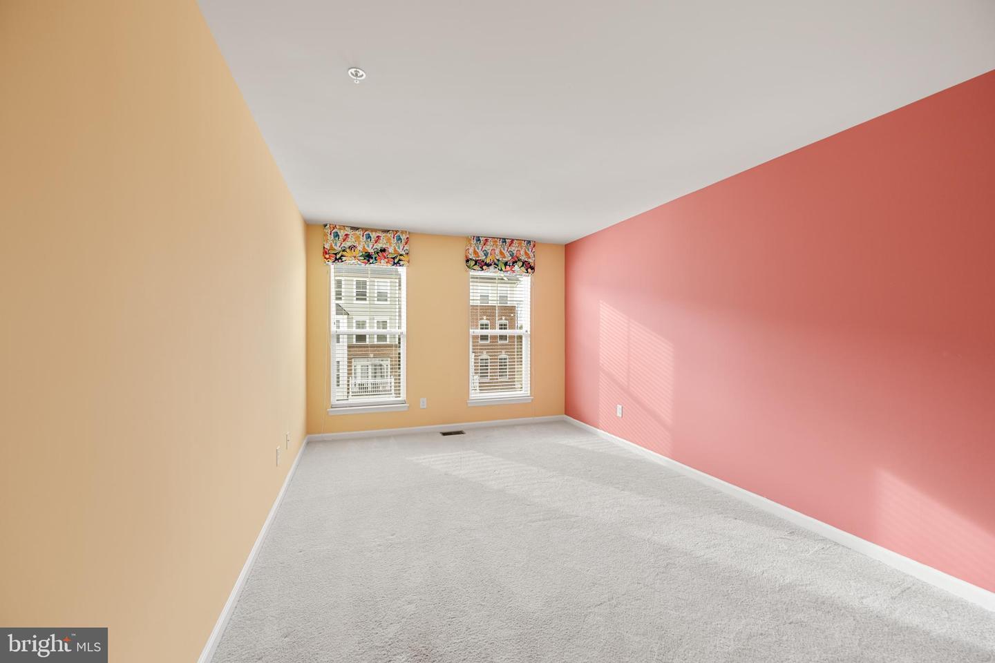 25236 ORCHARD VIEW TER, CHANTILLY, Virginia 20152, 3 Bedrooms Bedrooms, ,2 BathroomsBathrooms,Residential,For sale,25236 ORCHARD VIEW TER,VALO2114684 MLS # VALO2114684