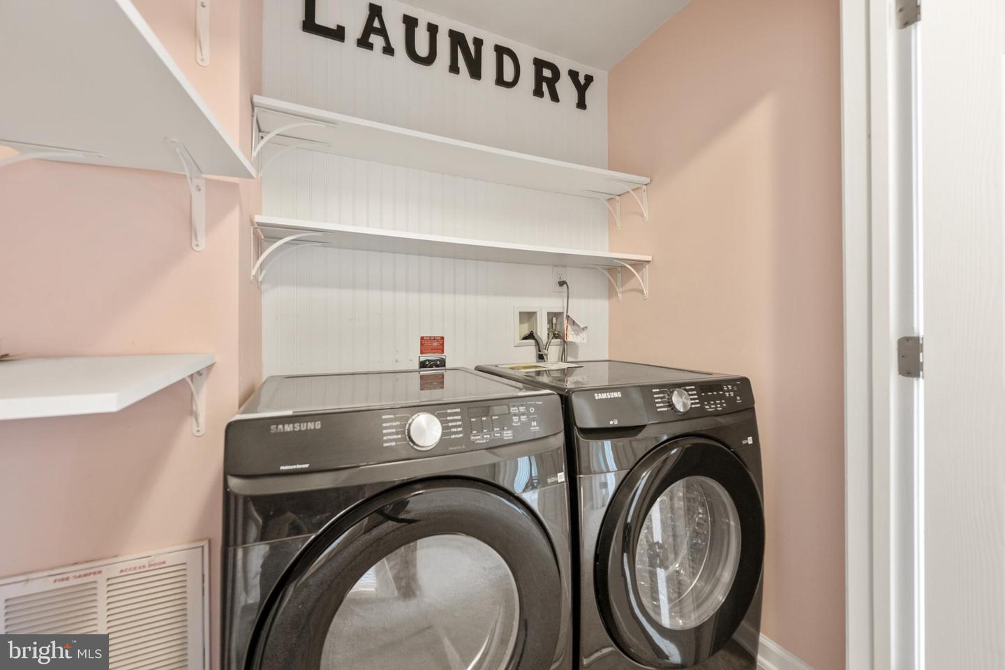 25236 ORCHARD VIEW TER, CHANTILLY, Virginia 20152, 3 Bedrooms Bedrooms, ,2 BathroomsBathrooms,Residential,For sale,25236 ORCHARD VIEW TER,VALO2114684 MLS # VALO2114684