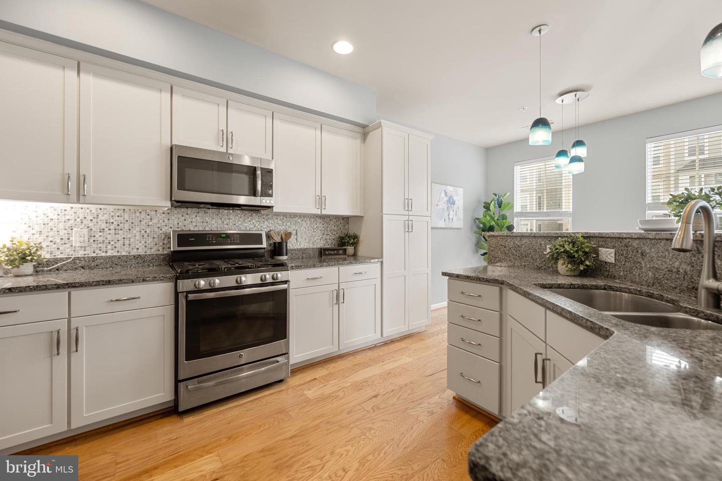 25236 ORCHARD VIEW TER, CHANTILLY, Virginia 20152, 3 Bedrooms Bedrooms, ,2 BathroomsBathrooms,Residential,For sale,25236 ORCHARD VIEW TER,VALO2114684 MLS # VALO2114684