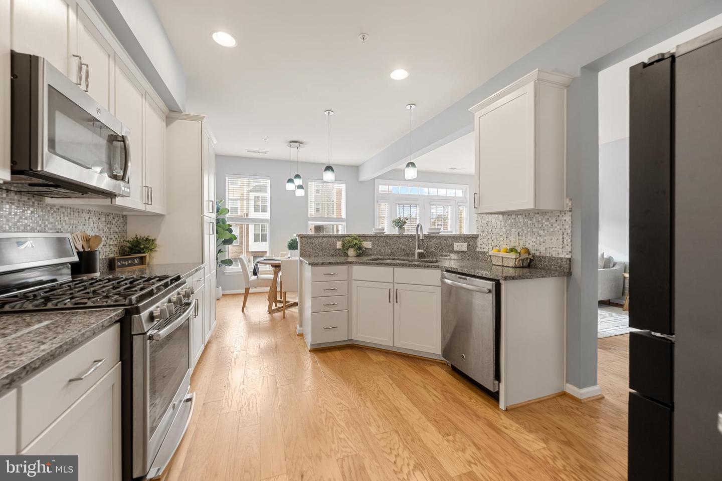 25236 ORCHARD VIEW TER, CHANTILLY, Virginia 20152, 3 Bedrooms Bedrooms, ,2 BathroomsBathrooms,Residential,For sale,25236 ORCHARD VIEW TER,VALO2114684 MLS # VALO2114684