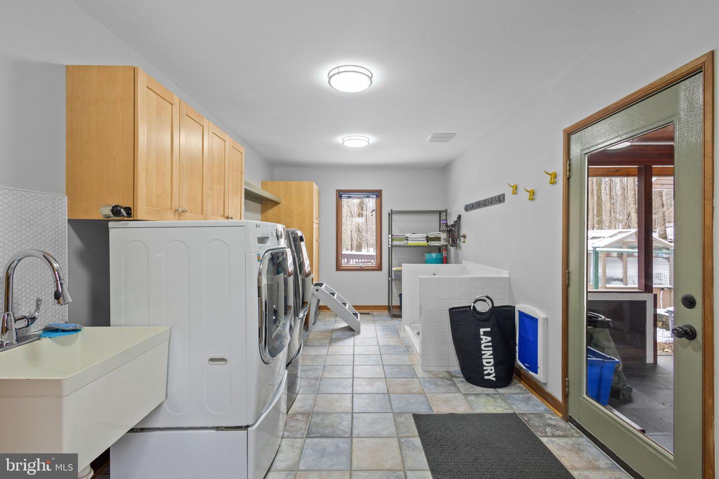 10755 RIVERSCAPE RUN, GREAT FALLS, Virginia 22066, 5 Bedrooms Bedrooms, ,4 BathroomsBathrooms,Residential,For sale,10755 RIVERSCAPE RUN,VAFX2288028 MLS # VAFX2288028 10755 RIVERSCAPE RUN, GREAT FALLS, Virginia 22066, 5 Bedrooms Bedrooms, ,4 BathroomsBathrooms,Residential,For sale,10755 RIVERSCAPE RUN,VAFX2288028 MLS # VAFX2288028