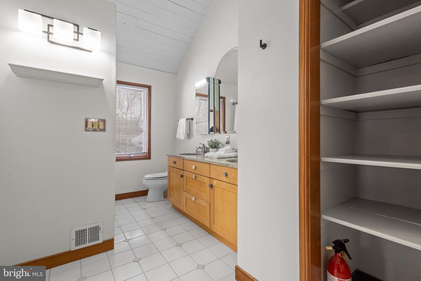 10755 RIVERSCAPE RUN, GREAT FALLS, Virginia 22066, 5 Bedrooms Bedrooms, ,4 BathroomsBathrooms,Residential,For sale,10755 RIVERSCAPE RUN,VAFX2288028 MLS # VAFX2288028 10755 RIVERSCAPE RUN, GREAT FALLS, Virginia 22066, 5 Bedrooms Bedrooms, ,4 BathroomsBathrooms,Residential,For sale,10755 RIVERSCAPE RUN,VAFX2288028 MLS # VAFX2288028