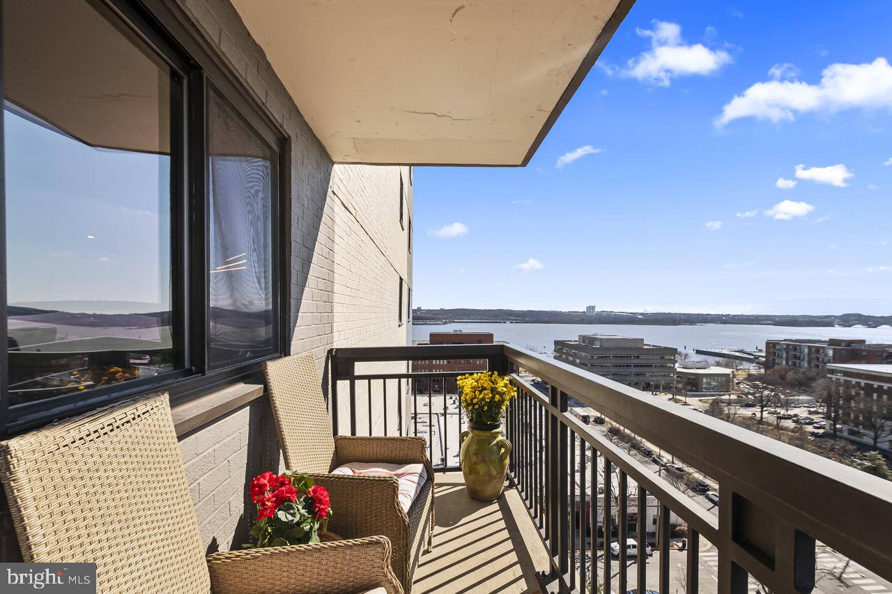 801 N PITT ST #1208, ALEXANDRIA, Virginia 22314, 1 Bedroom Bedrooms, 4 Rooms Rooms,1 BathroomBathrooms,Residential,For sale,801 N PITT ST #1208,VAAX2053680 MLS # VAAX2053680