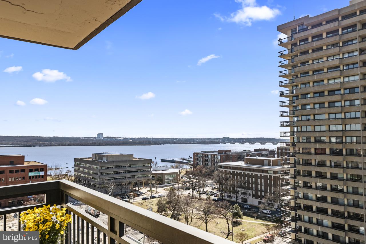 801 N PITT ST #1208, ALEXANDRIA, Virginia 22314, 1 Bedroom Bedrooms, 4 Rooms Rooms,1 BathroomBathrooms,Residential,For sale,801 N PITT ST #1208,VAAX2053680 MLS # VAAX2053680