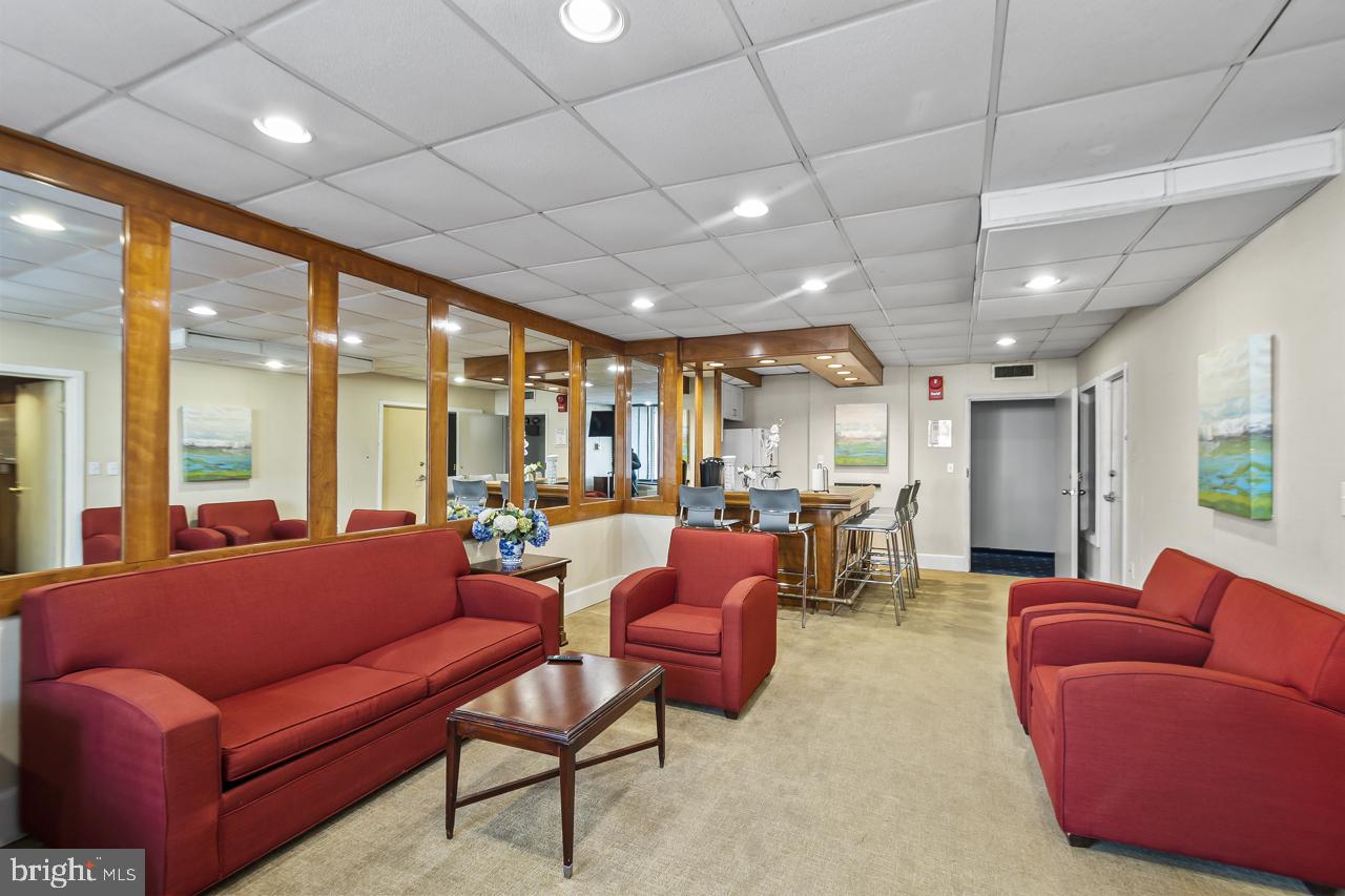 801 N PITT ST #1208, ALEXANDRIA, Virginia 22314, 1 Bedroom Bedrooms, 4 Rooms Rooms,1 BathroomBathrooms,Residential,For sale,801 N PITT ST #1208,VAAX2053680 MLS # VAAX2053680