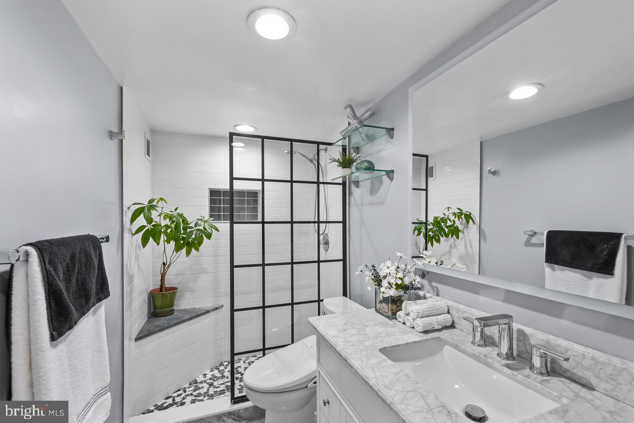 801 N PITT ST #1208, ALEXANDRIA, Virginia 22314, 1 Bedroom Bedrooms, 4 Rooms Rooms,1 BathroomBathrooms,Residential,For sale,801 N PITT ST #1208,VAAX2053680 MLS # VAAX2053680