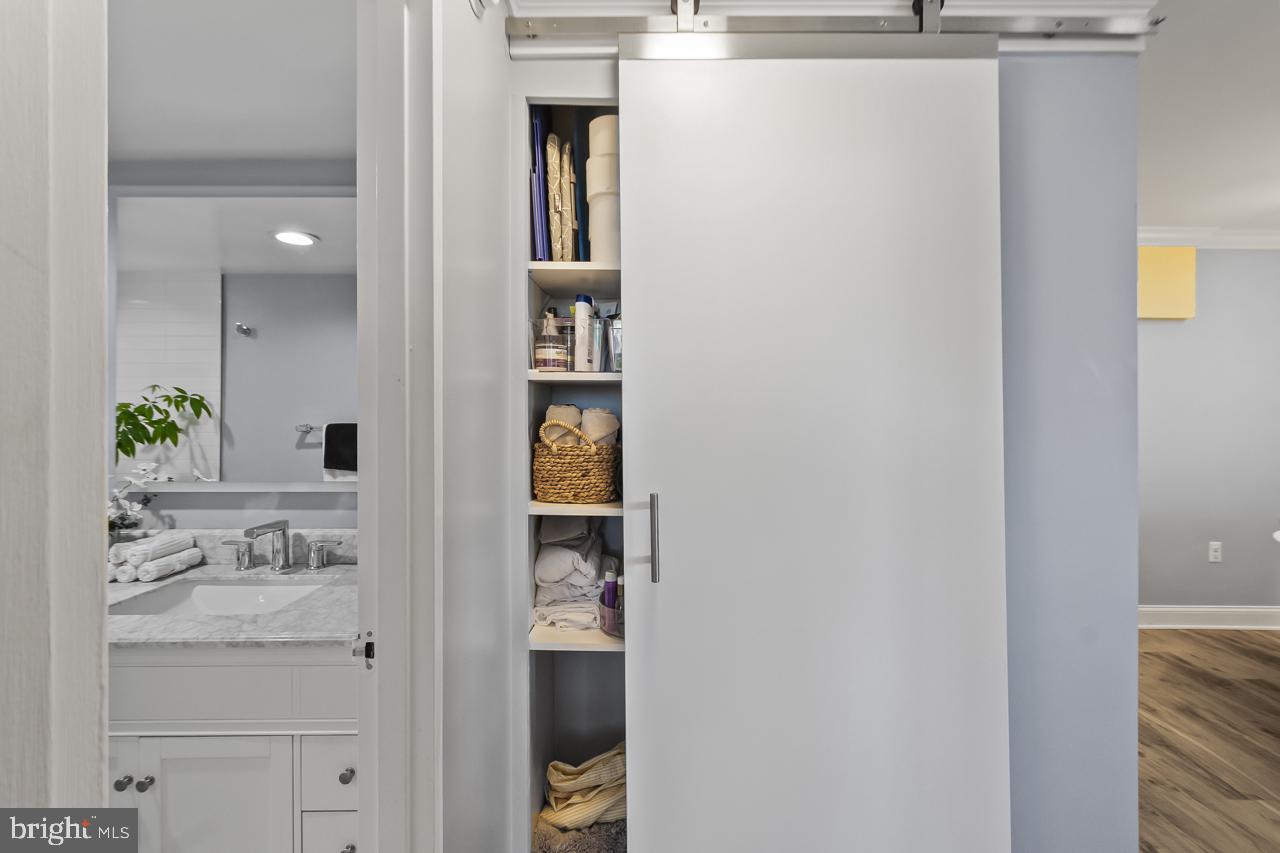 801 N PITT ST #1208, ALEXANDRIA, Virginia 22314, 1 Bedroom Bedrooms, 4 Rooms Rooms,1 BathroomBathrooms,Residential,For sale,801 N PITT ST #1208,VAAX2053680 MLS # VAAX2053680