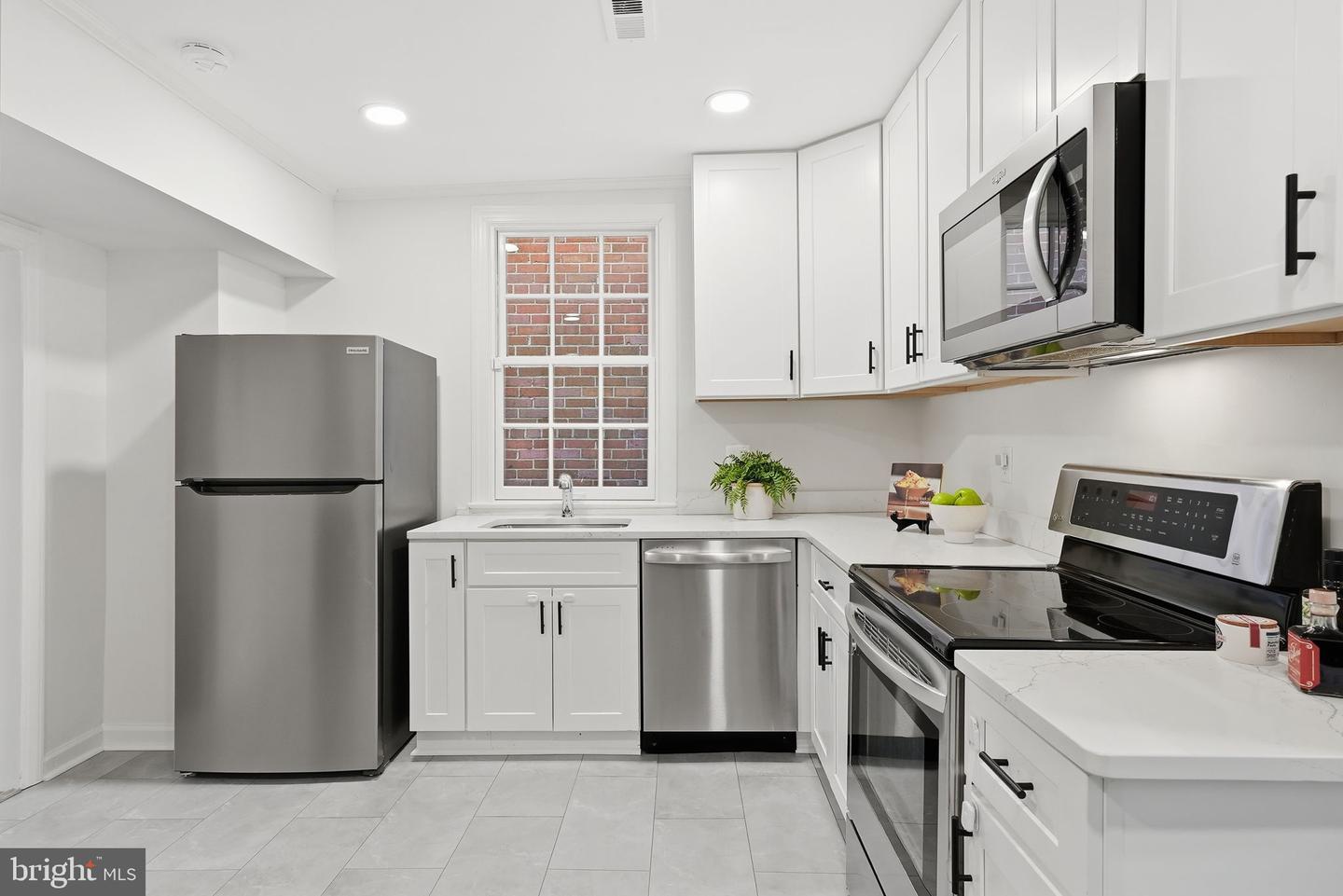 602 N ALFRED ST, ALEXANDRIA, Virginia 22314, 2 Bedrooms Bedrooms, ,2 BathroomsBathrooms,Residential,For sale,602 N ALFRED ST,VAAX2053760 MLS # VAAX2053760