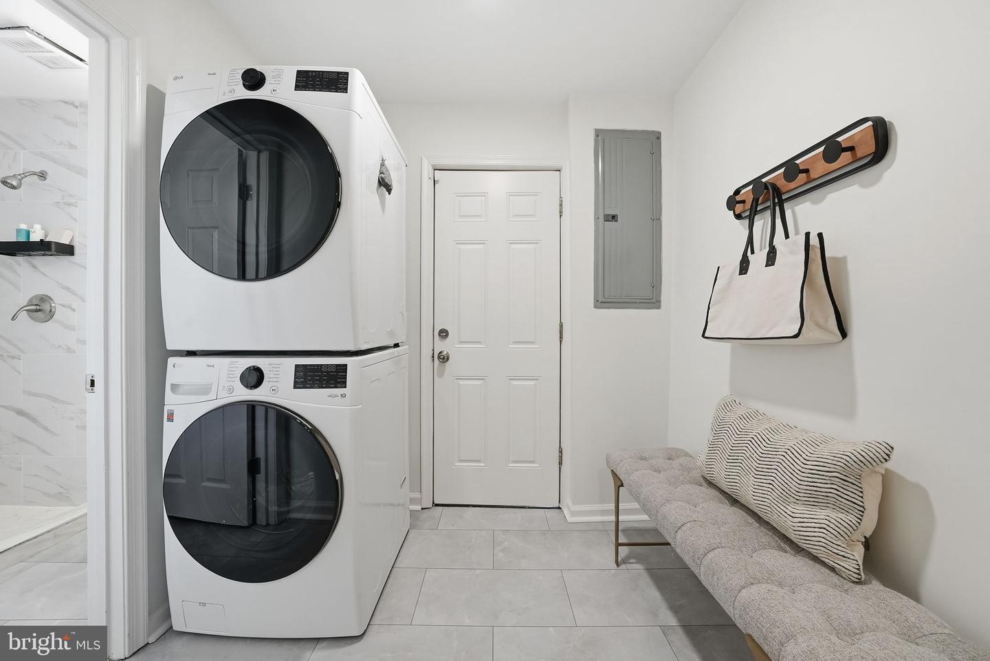 602 N ALFRED ST, ALEXANDRIA, Virginia 22314, 2 Bedrooms Bedrooms, ,2 BathroomsBathrooms,Residential,For sale,602 N ALFRED ST,VAAX2053760 MLS # VAAX2053760