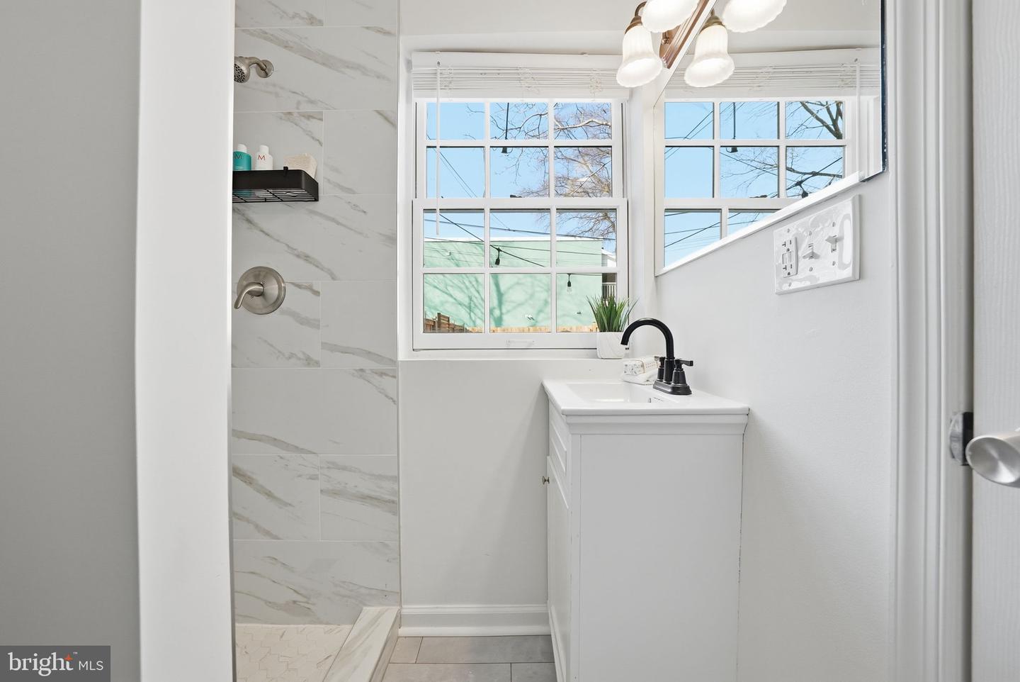 602 N ALFRED ST, ALEXANDRIA, Virginia 22314, 2 Bedrooms Bedrooms, ,2 BathroomsBathrooms,Residential,For sale,602 N ALFRED ST,VAAX2053760 MLS # VAAX2053760