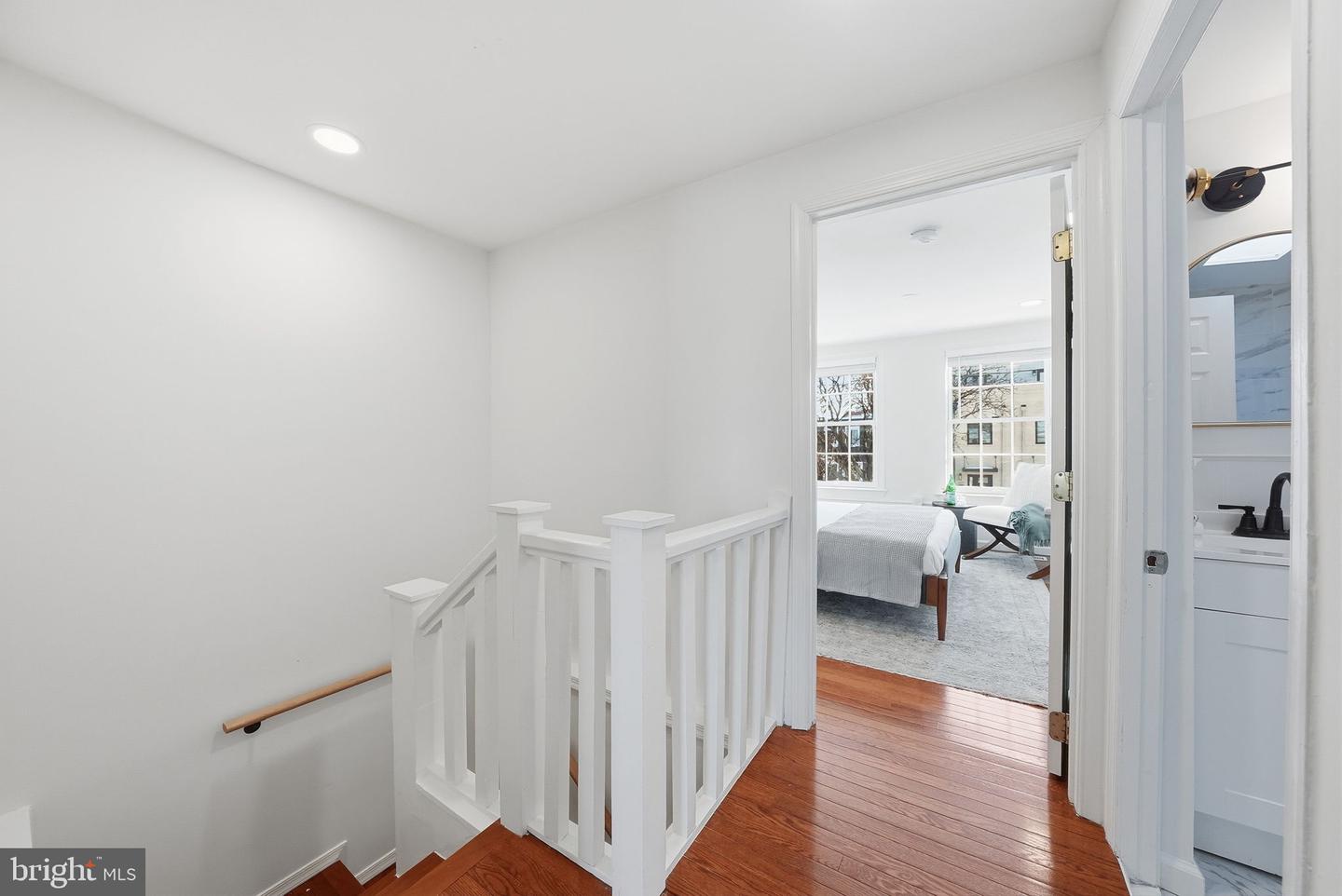 602 N ALFRED ST, ALEXANDRIA, Virginia 22314, 2 Bedrooms Bedrooms, ,2 BathroomsBathrooms,Residential,For sale,602 N ALFRED ST,VAAX2053760 MLS # VAAX2053760