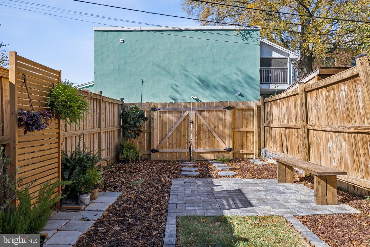 602 N ALFRED ST, ALEXANDRIA, Virginia 22314, 2 Bedrooms Bedrooms, ,2 BathroomsBathrooms,Residential,For sale,602 N ALFRED ST,VAAX2053760 MLS # VAAX2053760