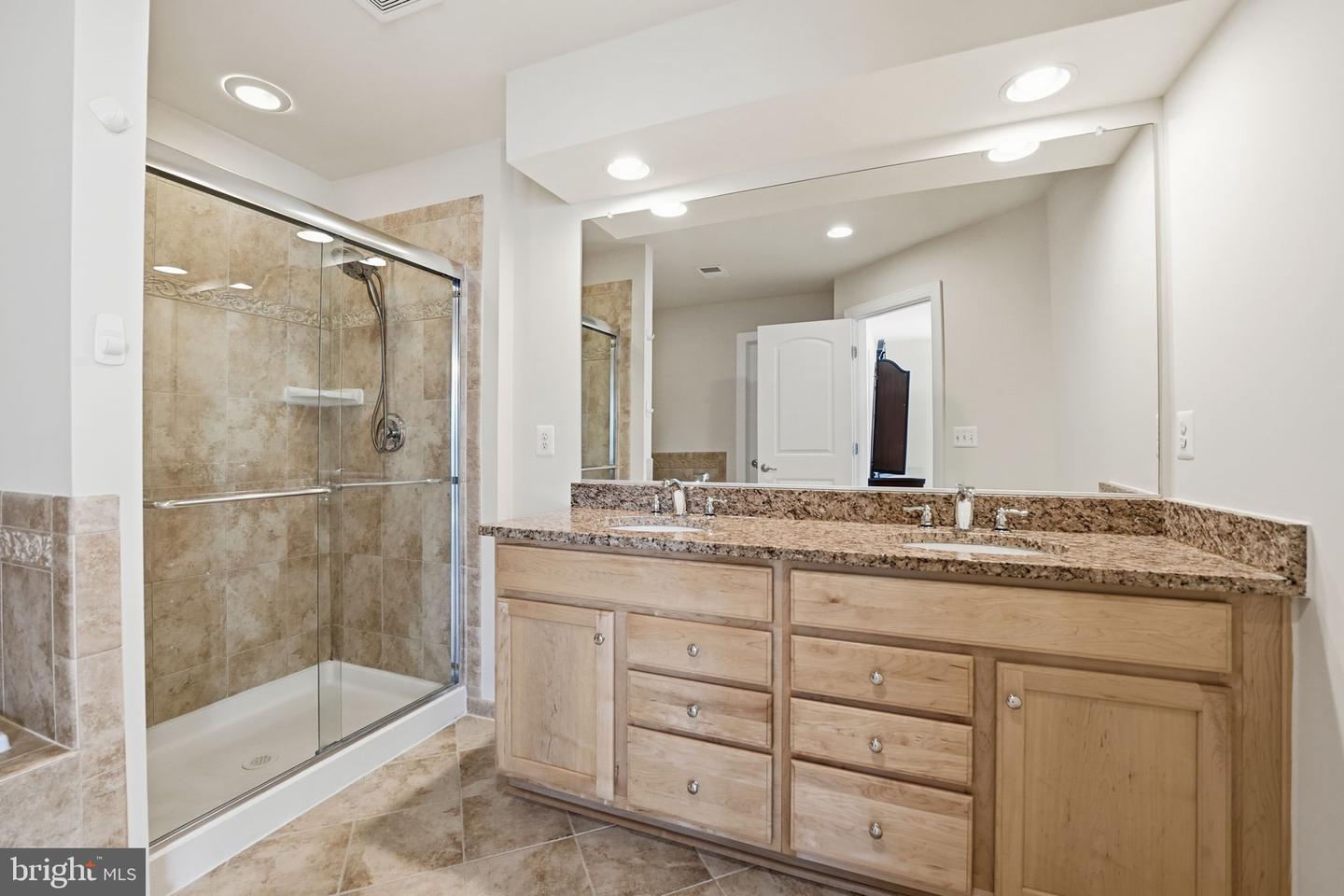 8015 RESERVE WAY, VIENNA, Virginia 22182, 3 Bedrooms Bedrooms, ,2 BathroomsBathrooms,Residential,For sale,8015 RESERVE WAY,VAFX2289220 MLS # VAFX2289220