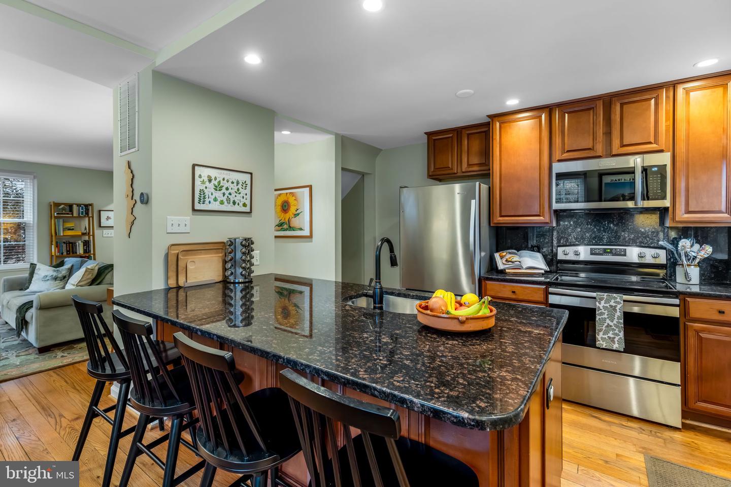 4225 32ND RD S, ARLINGTON, Virginia 22206, 2 Bedrooms Bedrooms, ,2 BathroomsBathrooms,Residential,For sale,4225 32ND RD S,VAAR2068570 MLS # VAAR2068570