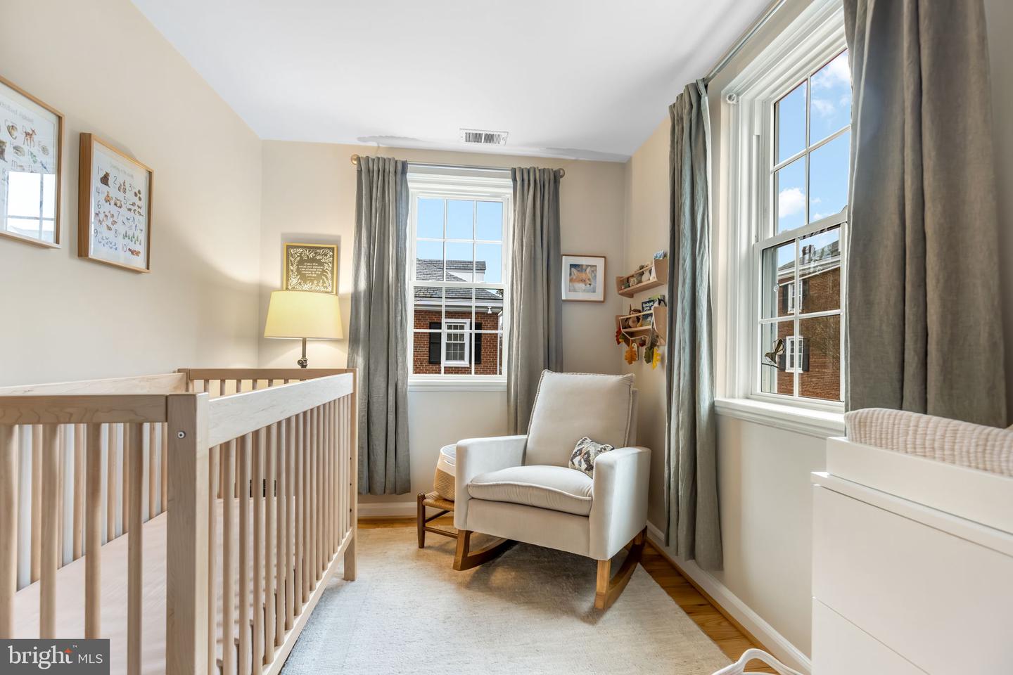 4225 32ND RD S, ARLINGTON, Virginia 22206, 2 Bedrooms Bedrooms, ,2 BathroomsBathrooms,Residential,For sale,4225 32ND RD S,VAAR2068570 MLS # VAAR2068570