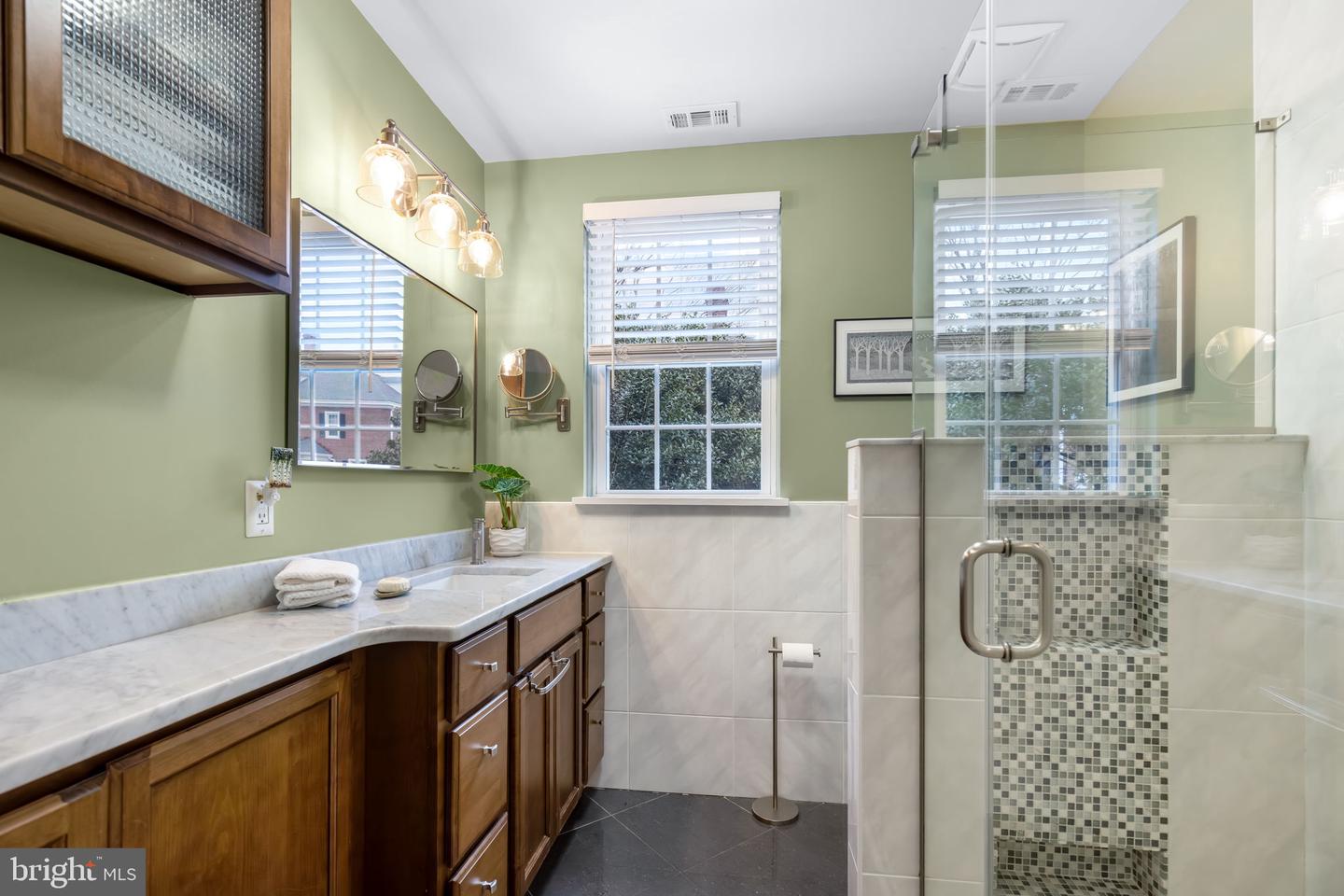 4225 32ND RD S, ARLINGTON, Virginia 22206, 2 Bedrooms Bedrooms, ,2 BathroomsBathrooms,Residential,For sale,4225 32ND RD S,VAAR2068570 MLS # VAAR2068570