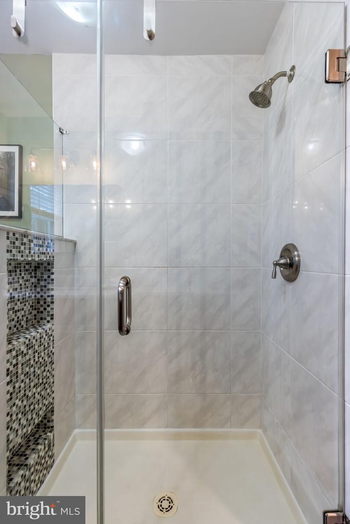 4225 32ND RD S, ARLINGTON, Virginia 22206, 2 Bedrooms Bedrooms, ,2 BathroomsBathrooms,Residential,For sale,4225 32ND RD S,VAAR2068570 MLS # VAAR2068570