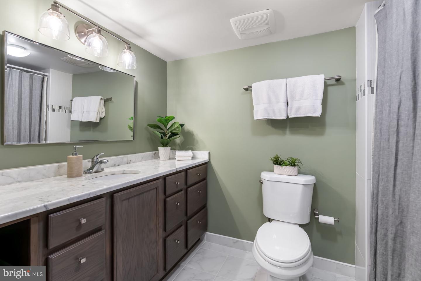 4225 32ND RD S, ARLINGTON, Virginia 22206, 2 Bedrooms Bedrooms, ,2 BathroomsBathrooms,Residential,For sale,4225 32ND RD S,VAAR2068570 MLS # VAAR2068570