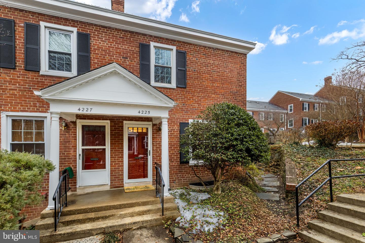 4225 32ND RD S, ARLINGTON, Virginia 22206, 2 Bedrooms Bedrooms, ,2 BathroomsBathrooms,Residential,For sale,4225 32ND RD S,VAAR2068570 MLS # VAAR2068570