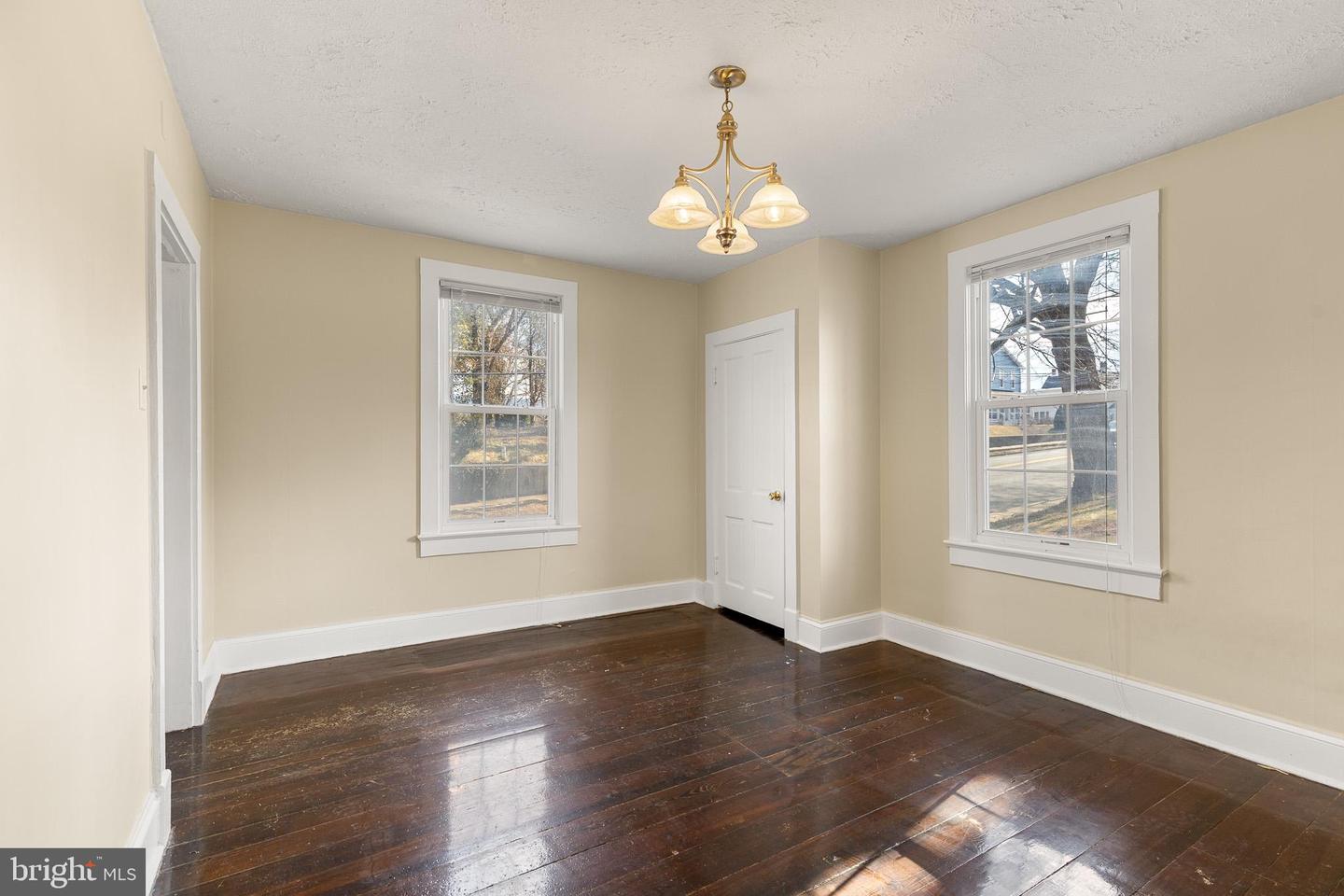 530 S MAIN ST, WOODSTOCK, Virginia 22664, 3 Bedrooms Bedrooms, 8 Rooms Rooms,1 BathroomBathrooms,Residential,For sale,530 S MAIN ST,VASH2013526 MLS # VASH2013526