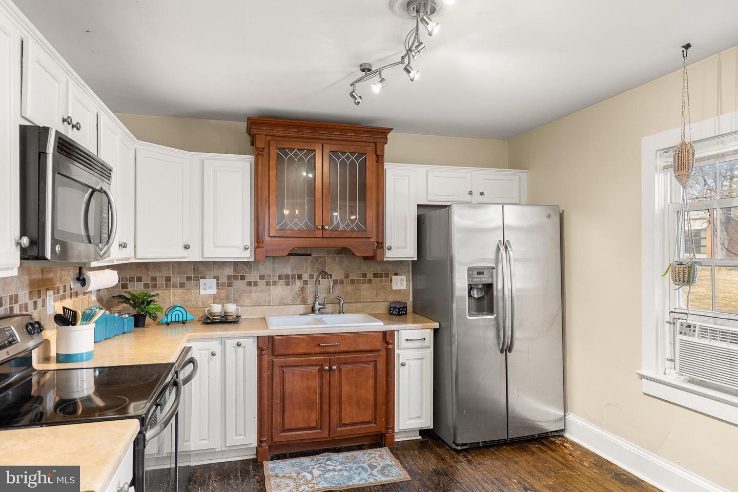 530 S MAIN ST, WOODSTOCK, Virginia 22664, 3 Bedrooms Bedrooms, 8 Rooms Rooms,1 BathroomBathrooms,Residential,For sale,530 S MAIN ST,VASH2013526 MLS # VASH2013526