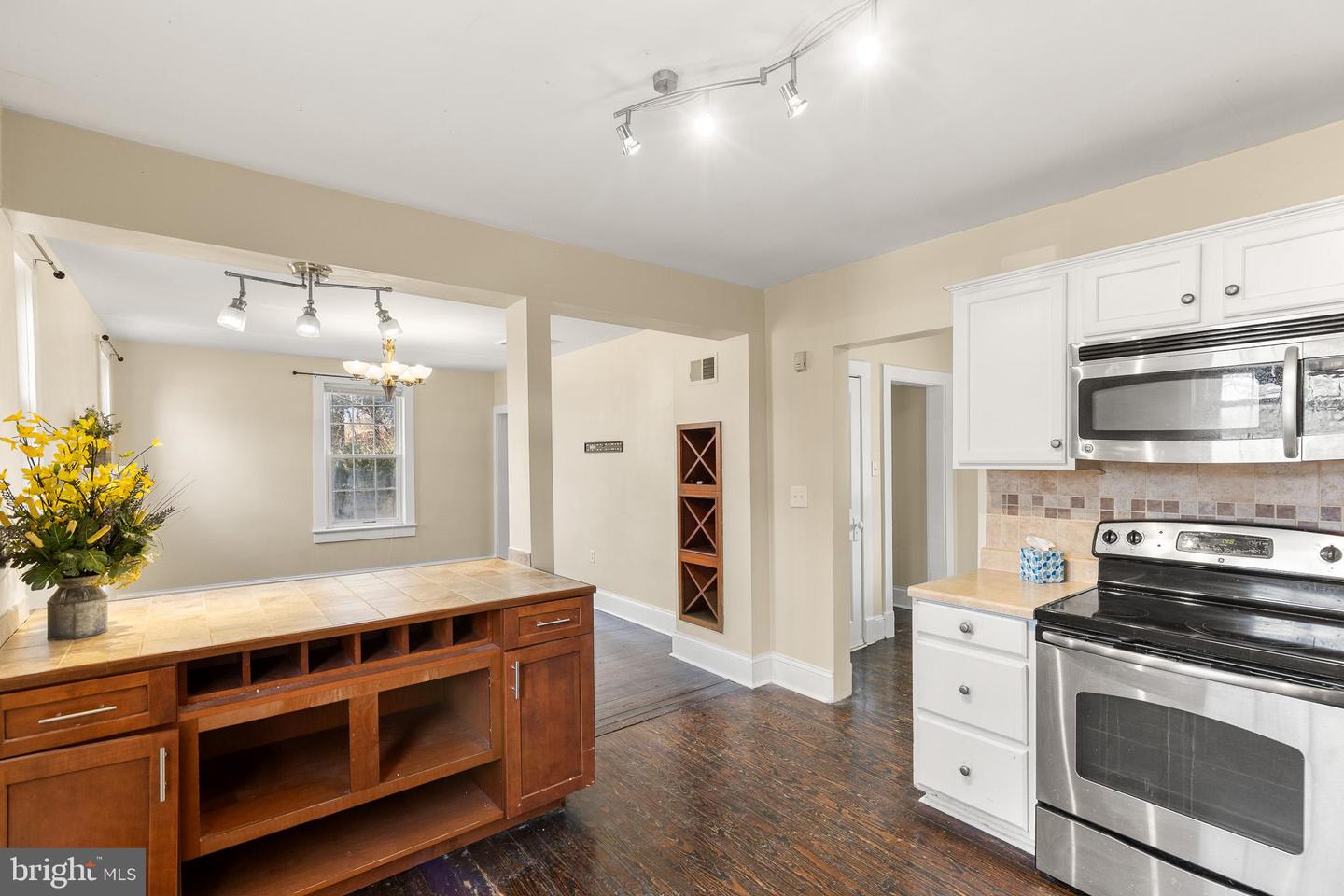 530 S MAIN ST, WOODSTOCK, Virginia 22664, 3 Bedrooms Bedrooms, 8 Rooms Rooms,1 BathroomBathrooms,Residential,For sale,530 S MAIN ST,VASH2013526 MLS # VASH2013526