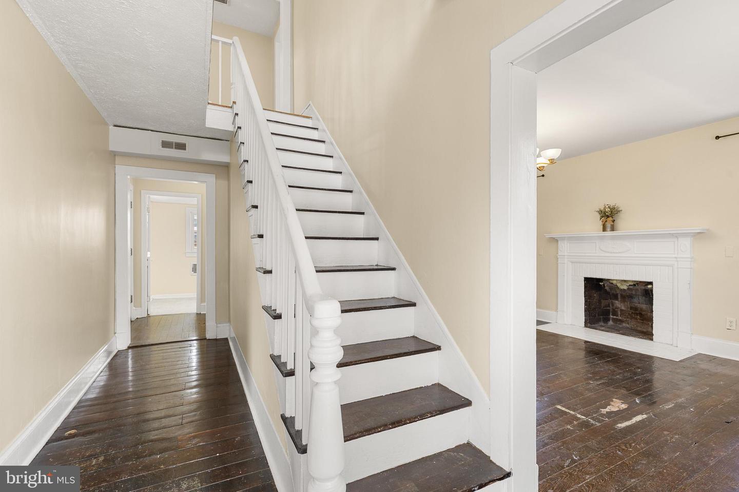 530 S MAIN ST, WOODSTOCK, Virginia 22664, 3 Bedrooms Bedrooms, 8 Rooms Rooms,1 BathroomBathrooms,Residential,For sale,530 S MAIN ST,VASH2013526 MLS # VASH2013526