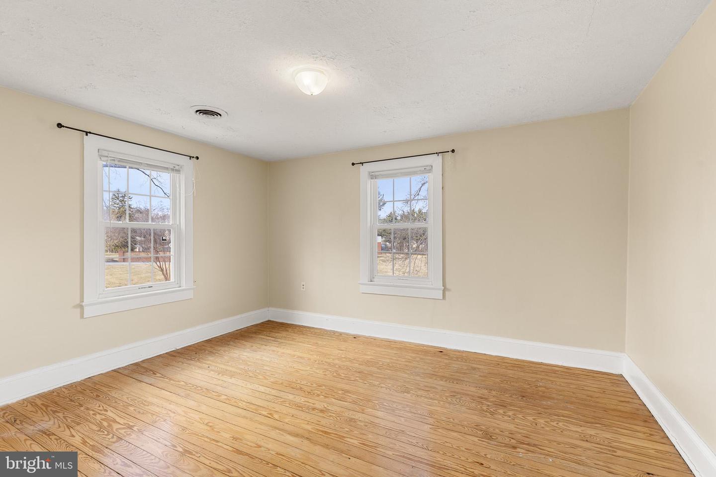 530 S MAIN ST, WOODSTOCK, Virginia 22664, 3 Bedrooms Bedrooms, 8 Rooms Rooms,1 BathroomBathrooms,Residential,For sale,530 S MAIN ST,VASH2013526 MLS # VASH2013526