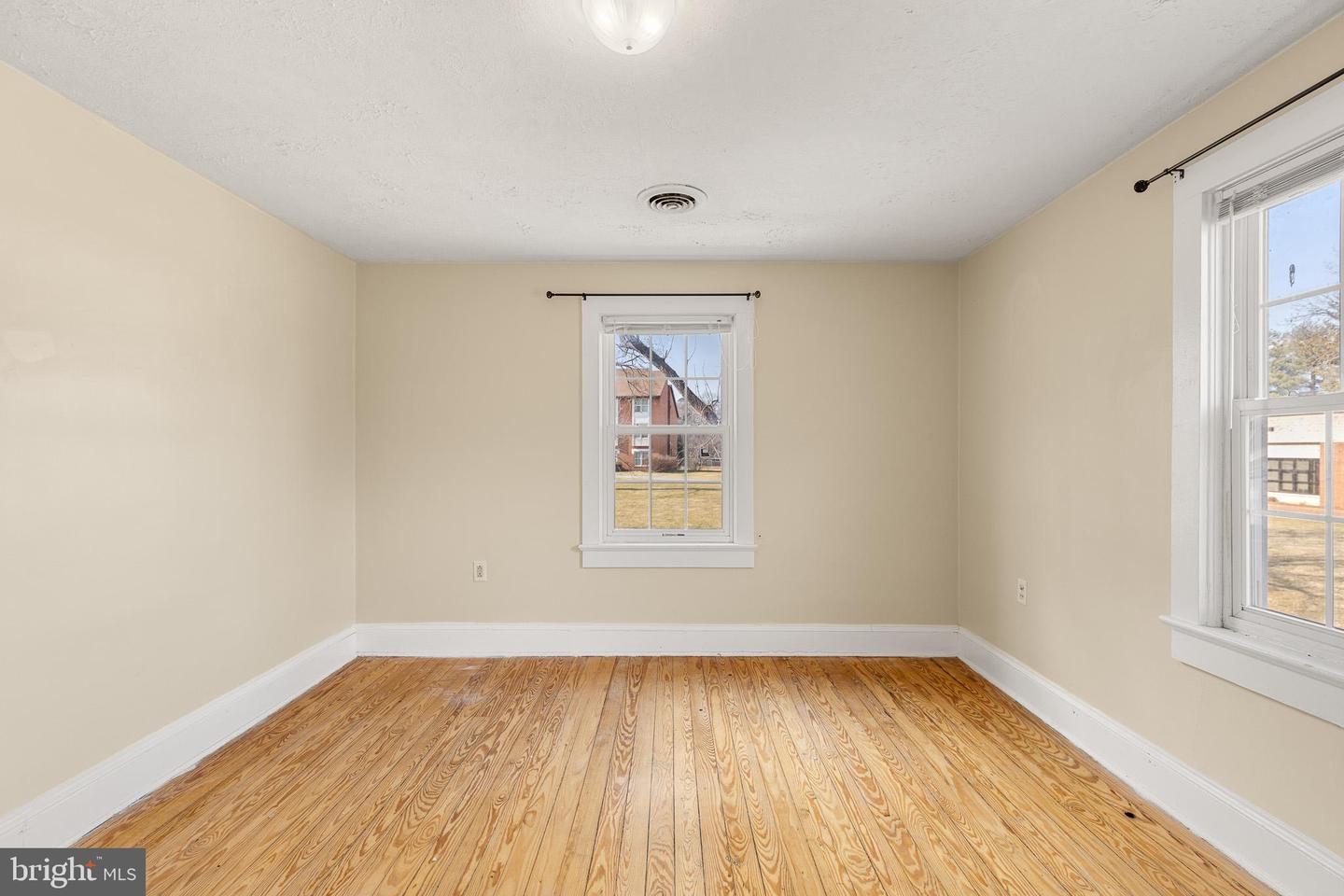 530 S MAIN ST, WOODSTOCK, Virginia 22664, 3 Bedrooms Bedrooms, 8 Rooms Rooms,1 BathroomBathrooms,Residential,For sale,530 S MAIN ST,VASH2013526 MLS # VASH2013526