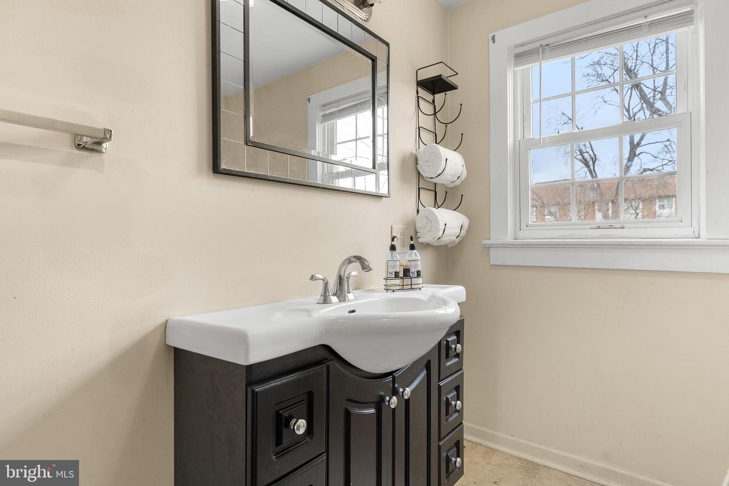 530 S MAIN ST, WOODSTOCK, Virginia 22664, 3 Bedrooms Bedrooms, 8 Rooms Rooms,1 BathroomBathrooms,Residential,For sale,530 S MAIN ST,VASH2013526 MLS # VASH2013526