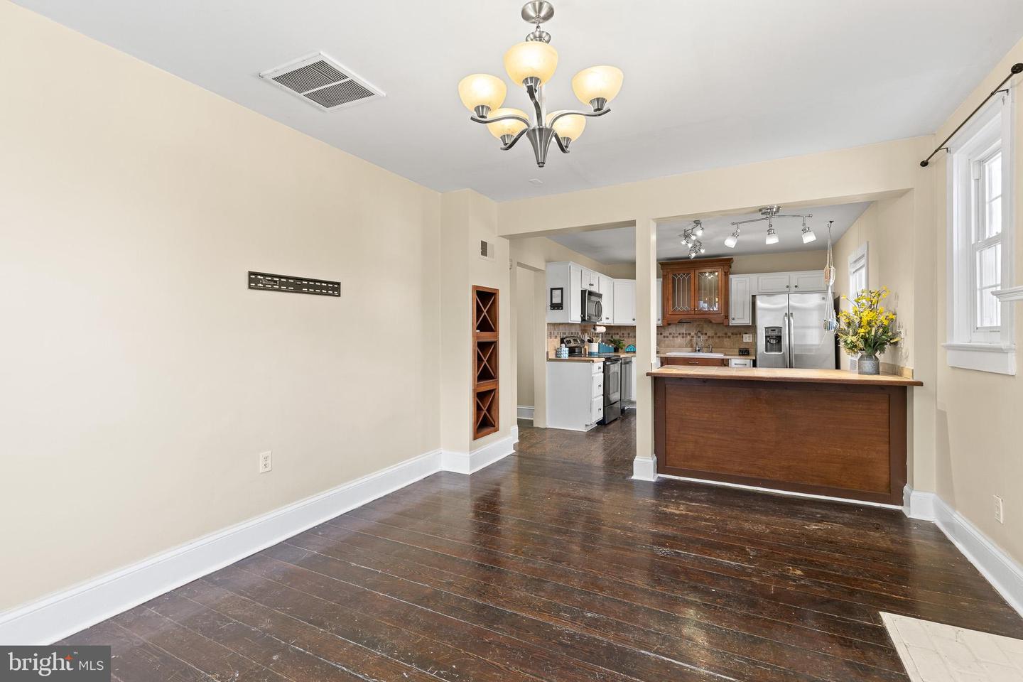 530 S MAIN ST, WOODSTOCK, Virginia 22664, 3 Bedrooms Bedrooms, 8 Rooms Rooms,1 BathroomBathrooms,Residential,For sale,530 S MAIN ST,VASH2013526 MLS # VASH2013526