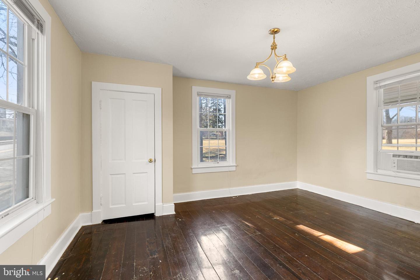 530 S MAIN ST, WOODSTOCK, Virginia 22664, 3 Bedrooms Bedrooms, 8 Rooms Rooms,1 BathroomBathrooms,Residential,For sale,530 S MAIN ST,VASH2013526 MLS # VASH2013526