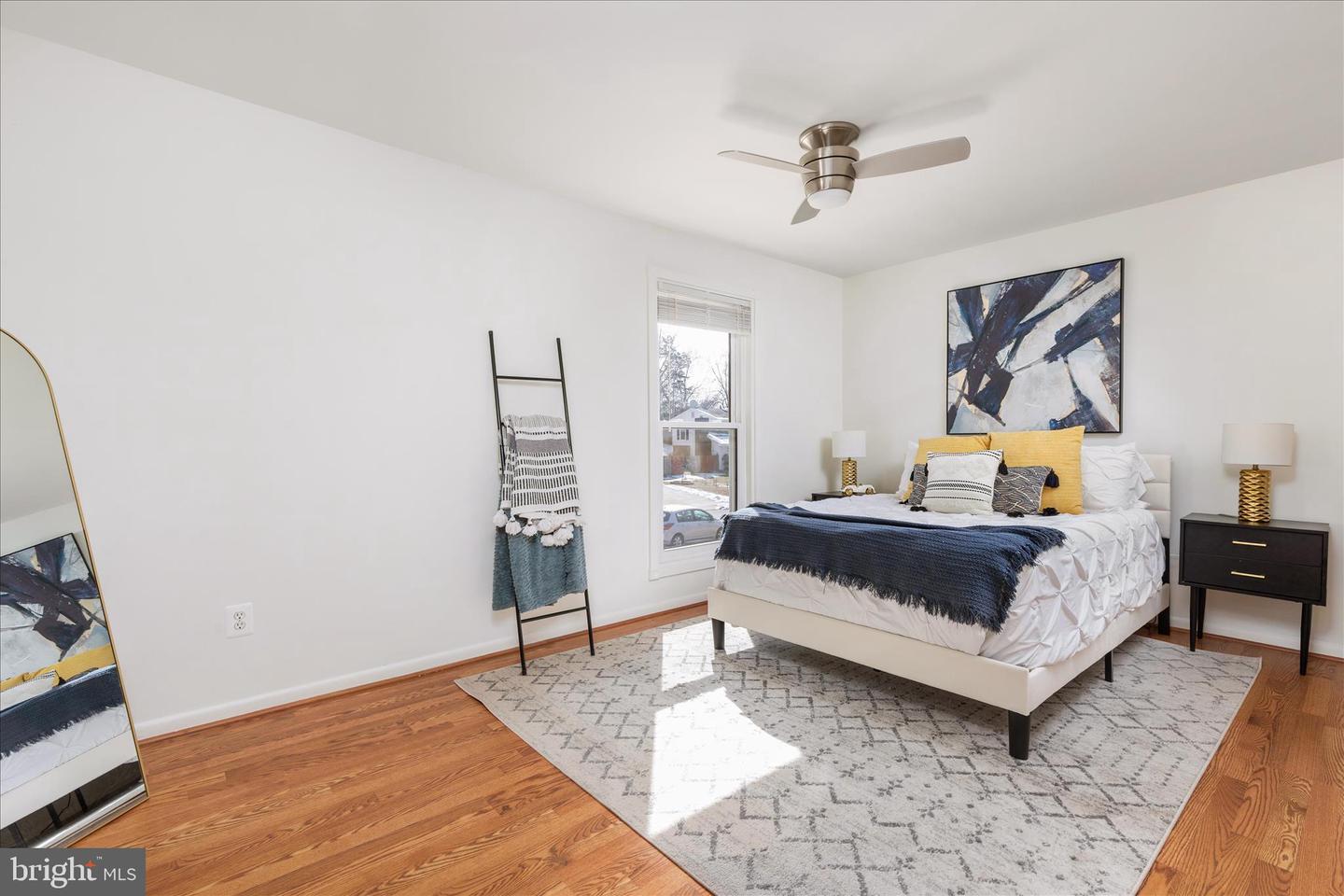 4104 HAMLIN AVE, CHANTILLY, Virginia 20151, 3 Bedrooms Bedrooms, ,2 BathroomsBathrooms,Residential,For sale,4104 HAMLIN AVE,VAFX2290026 MLS # VAFX2290026