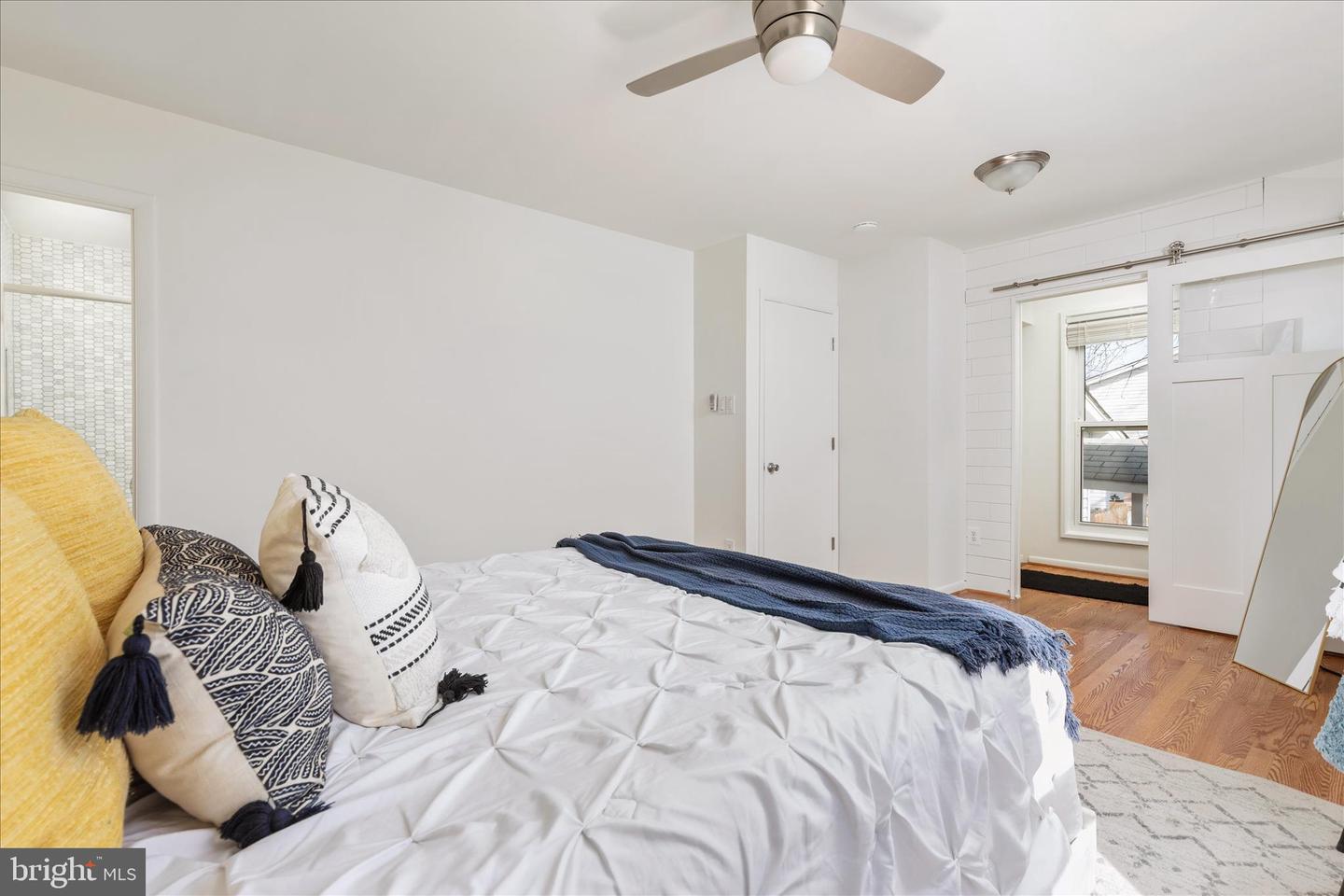 4104 HAMLIN AVE, CHANTILLY, Virginia 20151, 3 Bedrooms Bedrooms, ,2 BathroomsBathrooms,Residential,For sale,4104 HAMLIN AVE,VAFX2290026 MLS # VAFX2290026