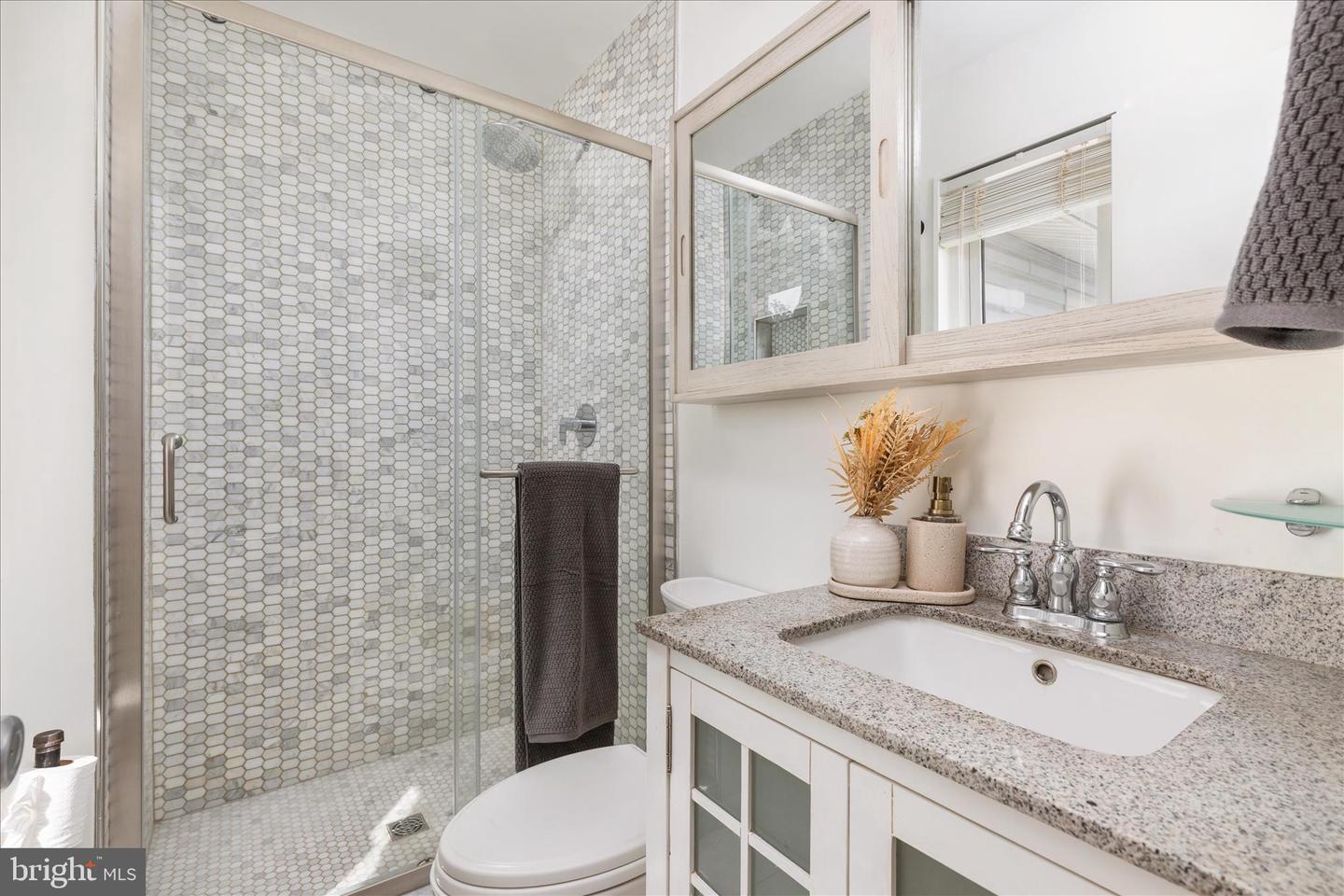 4104 HAMLIN AVE, CHANTILLY, Virginia 20151, 3 Bedrooms Bedrooms, ,2 BathroomsBathrooms,Residential,For sale,4104 HAMLIN AVE,VAFX2290026 MLS # VAFX2290026